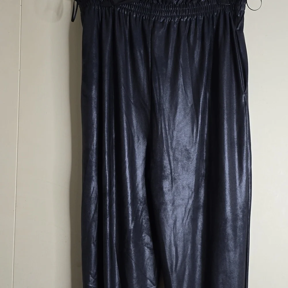 Gianni Bini Luxe Coated Paperbag Waist Joggers  Large - Picture 8 of 8